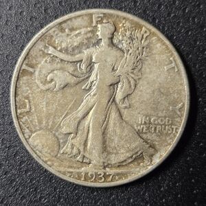 🗽 Vintage 1937 Walking Liberty Half Dollar – Silver Classic